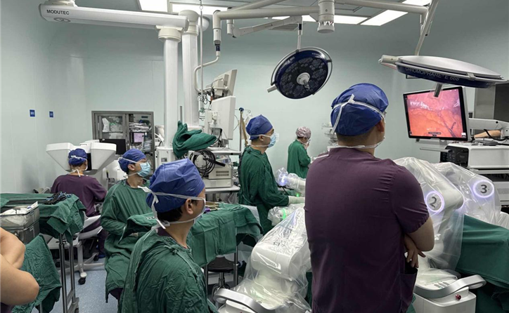 瑞龙外科分体式手术机器人助力浙江省肿瘤医院完成数例高难度直肠癌根治术