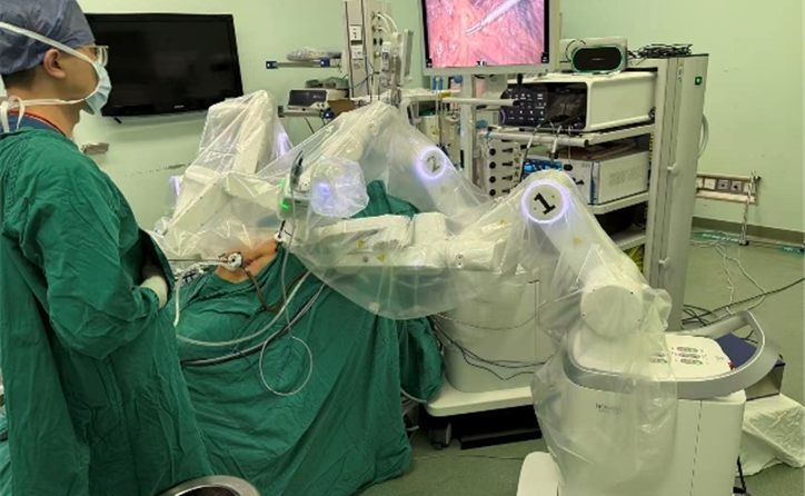 全国首次丨福建省立医院应用国产分体式手术机器人完成高难度手术直播，实现一周内连续稳定开展胰十二指肠切...