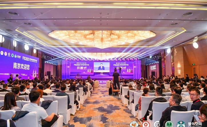 瑞龙外科亮相FIS2025：分体式手术机器人开启胃肠外科精准治疗新时代