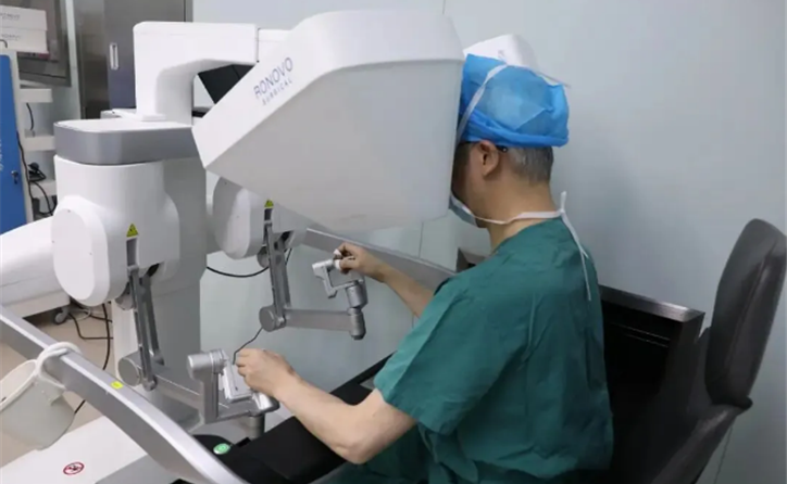 全球首例！南京医生联手国产机器人，完成高难度支气管袖状切除术